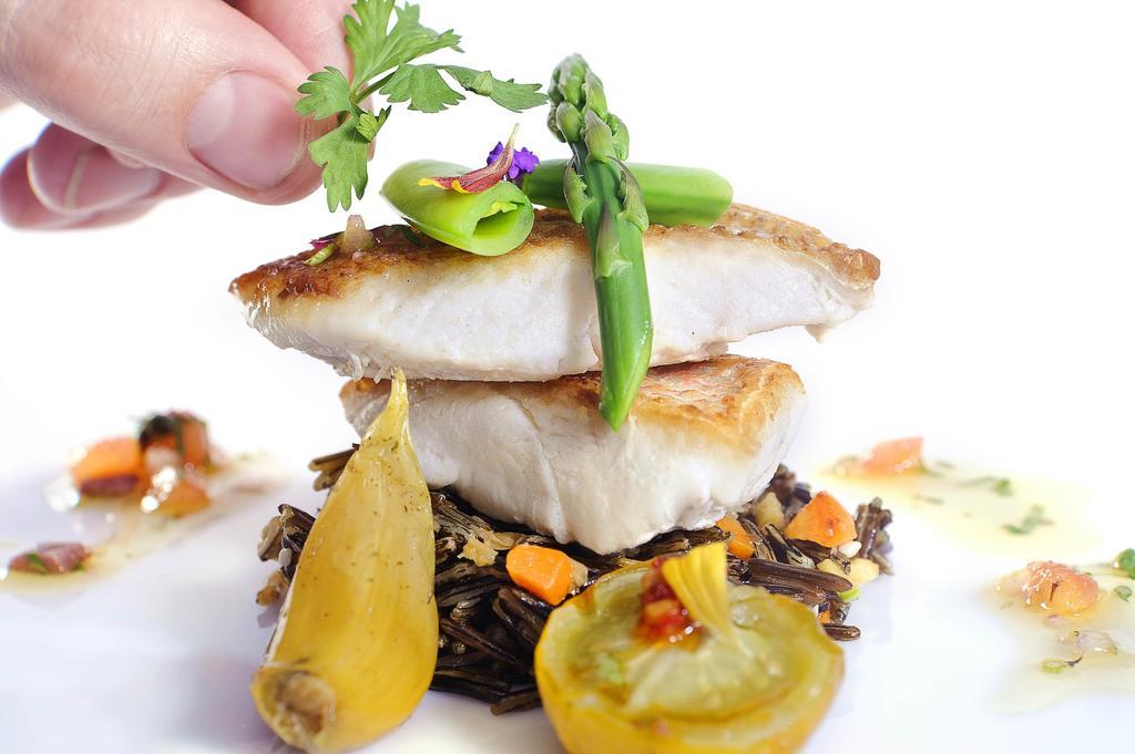 Sun City Hotel - The Gabriel Κάιρο Εξωτερικό φωτογραφία A prepared dish of halibut