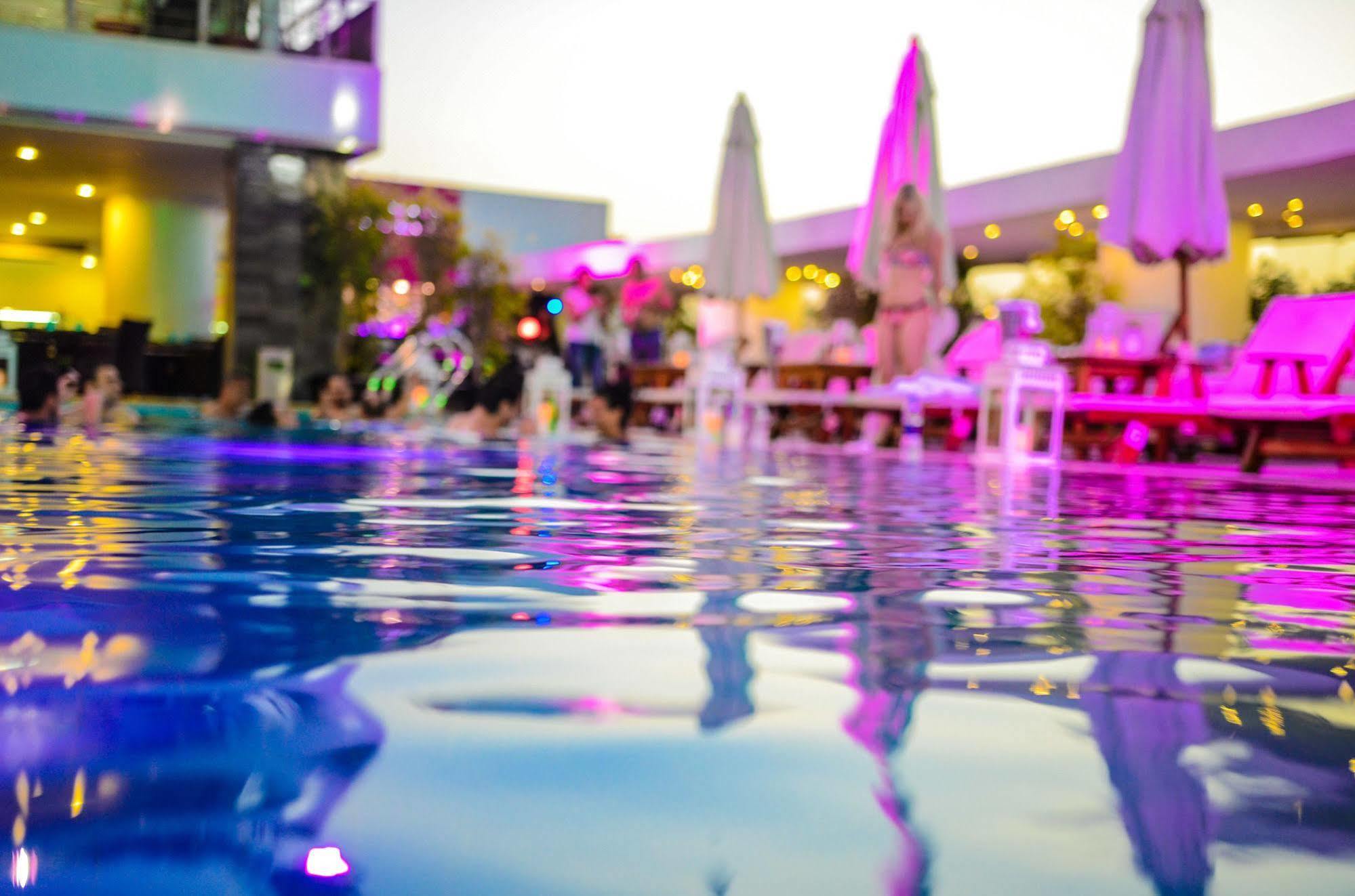 Sun City Hotel - The Gabriel Κάιρο Εξωτερικό φωτογραφία The pool at the W